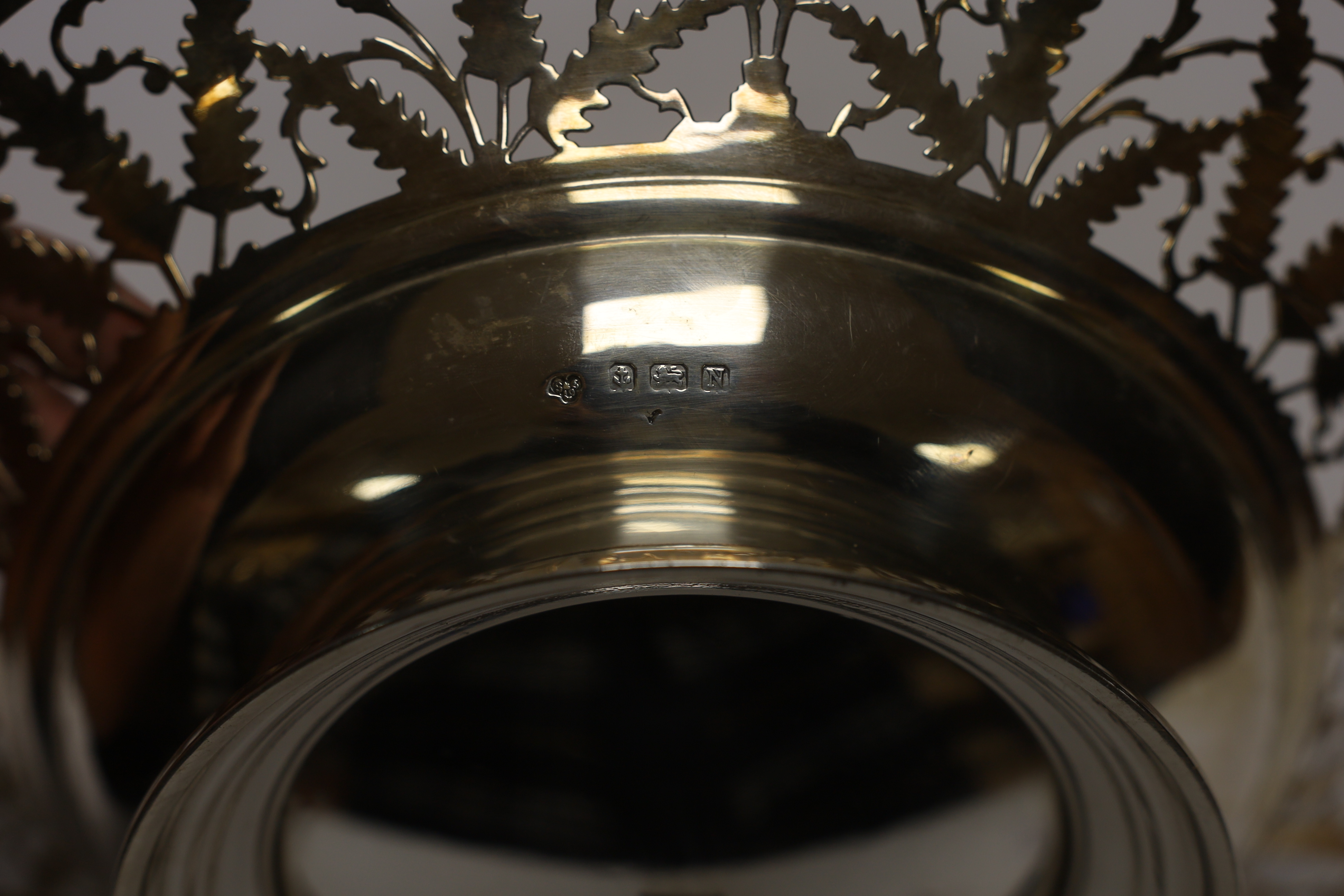 A George VI silver pierced fern pattern pedestal dish, Selfridge & Co Ltd, Birmingham, 1937, diameter 26.8cm, 16.5oz.